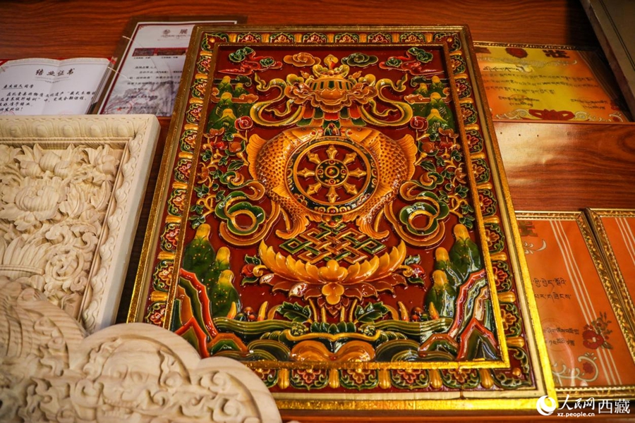 Inheritor promotes Shidiao woodcarving in SW China's Xizang Inheritor promotes Shidiao woodcarving in SW China's Xizang