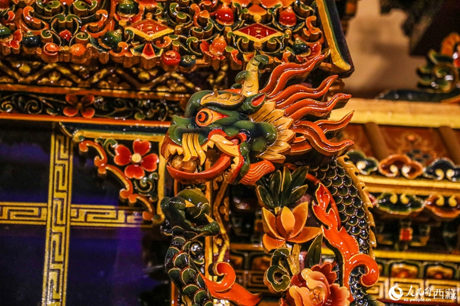 Inheritor promotes Shidiao woodcarving in SW China's Xizang Inheritor promotes Shidiao woodcarving in SW China's Xizang