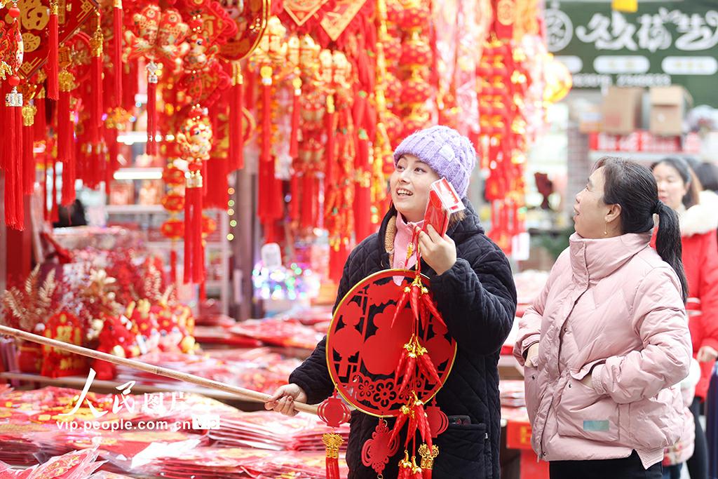 辰年の干支飾りが大人気 四川省綿陽 辰年の干支飾りが大人気 四川省綿陽