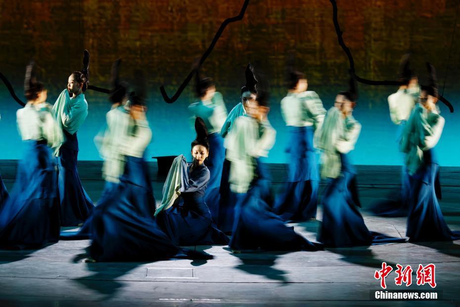 各国の駐中国外交官が舞踊詩劇「只此青緑」を観賞 各国の駐中国外交官が舞踊詩劇「只此青緑」を観賞