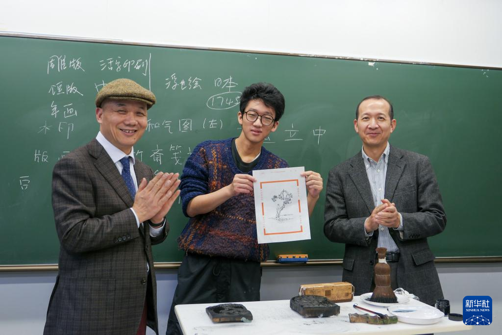 中国無形文化遺産「木版水印」技術を日本の大学で紹介 中国無形文化遺産「木版水印」技術を日本の大学で紹介